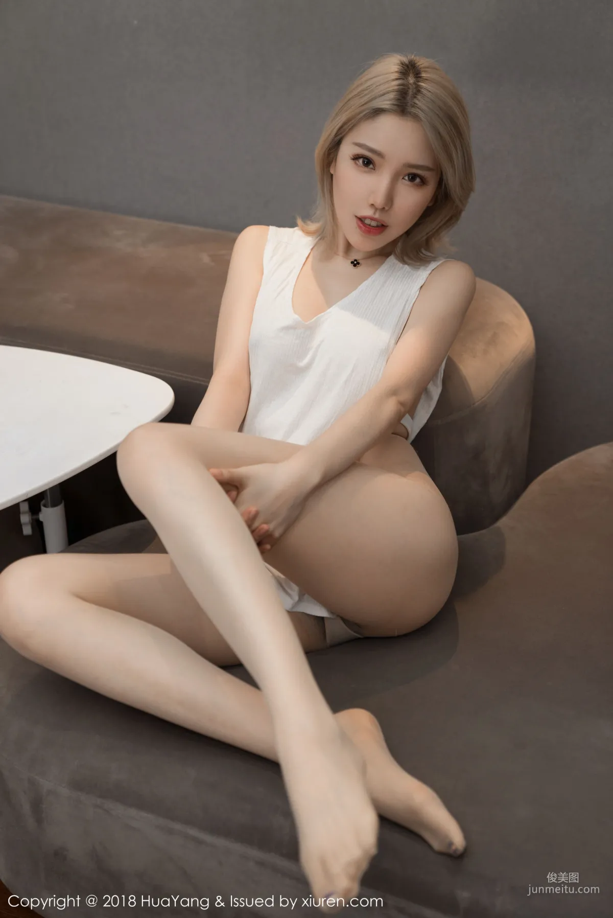 模特@黄楽然《诱惑激凸+丝袜美腿》 [花漾HuaYang] Vol.022 写真集