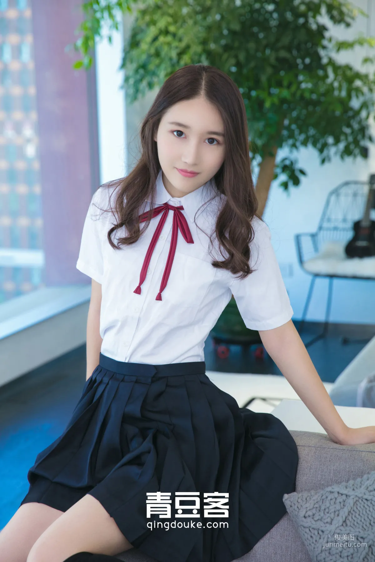 甜美妹妹魏扭扭《校服写真娇羞露骨惹人怜》 [青豆客QingDouKe] 写真集