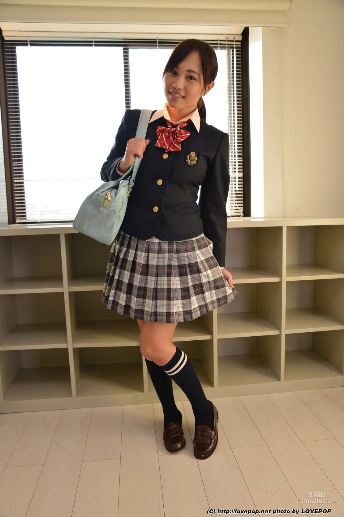 Emi Asano 浅野えみ 学生制服 Set4 [LovePop] 写真集