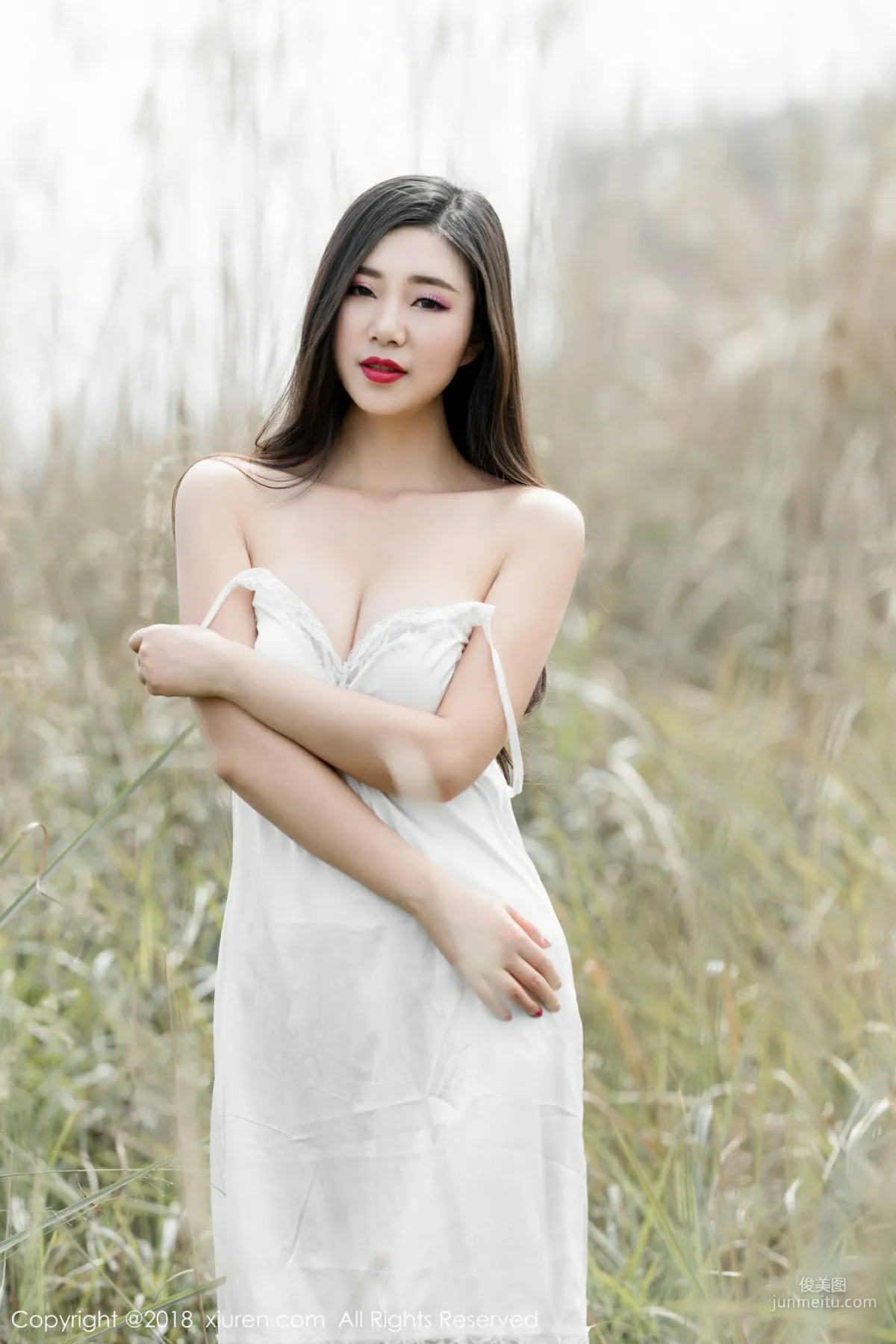 宋-KiKi《野外无限的诱惑》 [秀人XIUREN] No.1076 写真集
