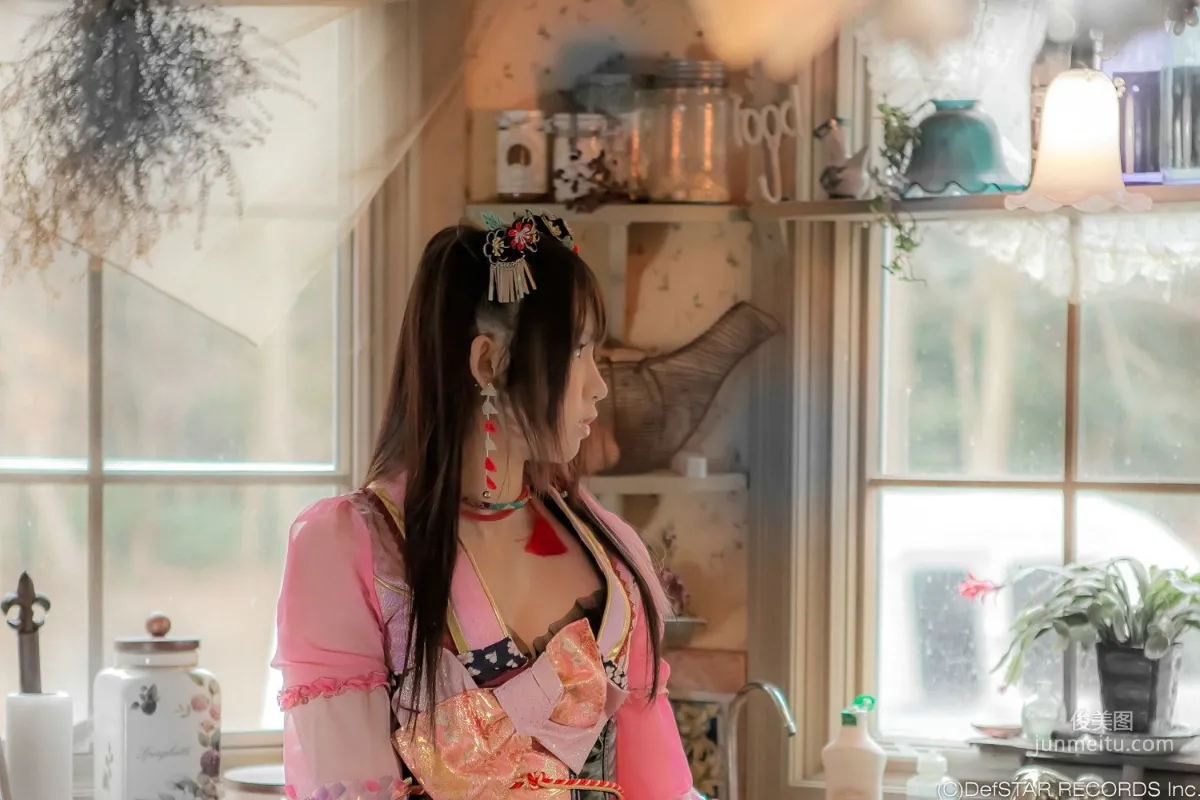 えなこ 《Panache三人组 リインカーネーション衣装》 写真集
