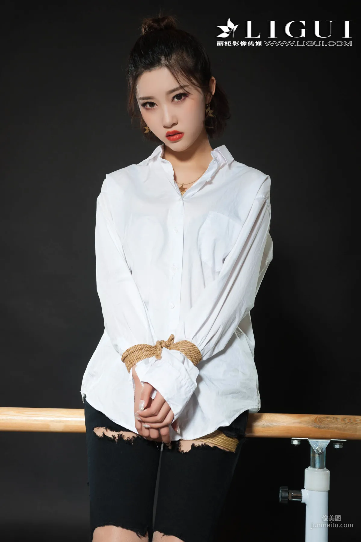 腿模筱筱《牛仔紧身裤+白衬衫+美束捆绑》 [丽柜Ligui] 网络丽人 写真集