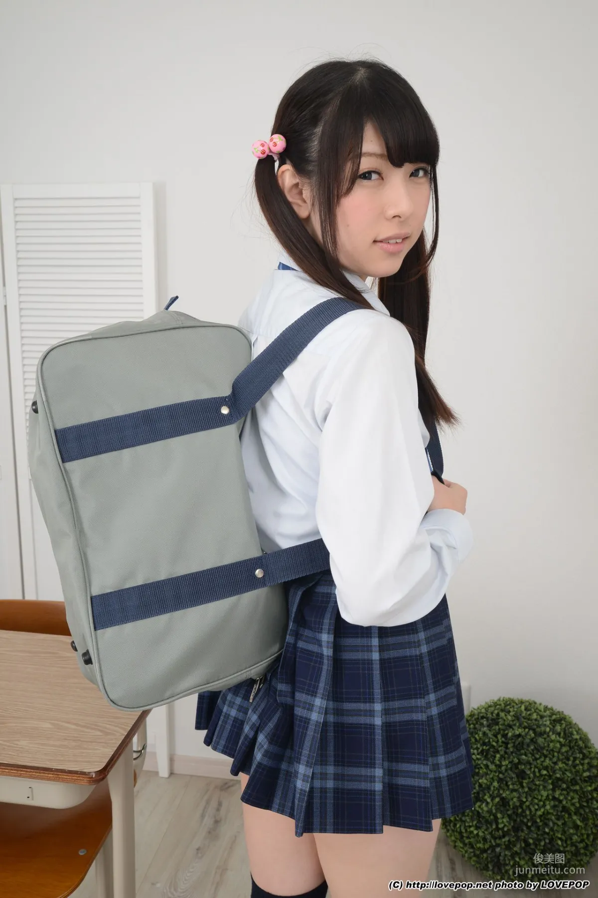 あおいれな/葵玲奈《Sausage licking uniform shirt - PPV》 [LOVEPOP] 写真集