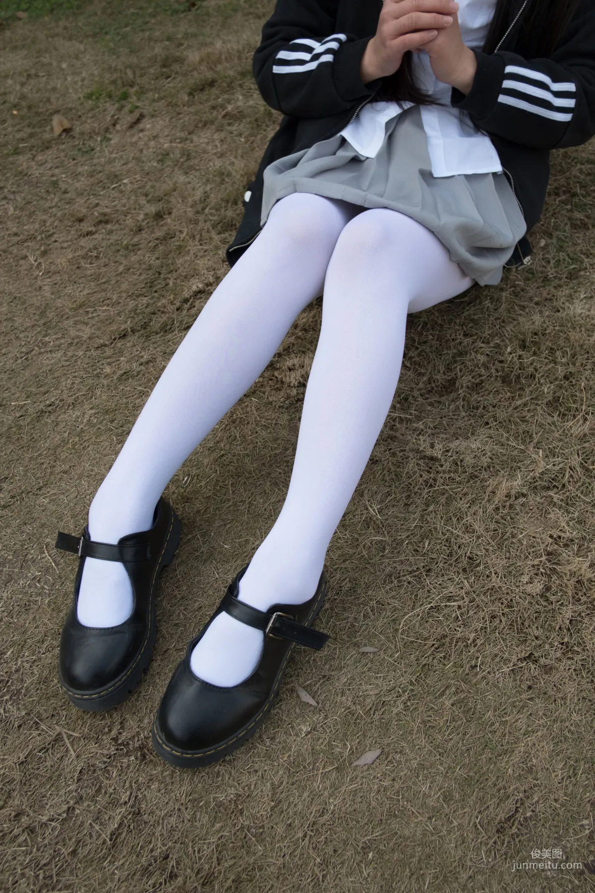 户外白丝萝莉丝足秀 [森萝财团] [BETA-012] 写真集