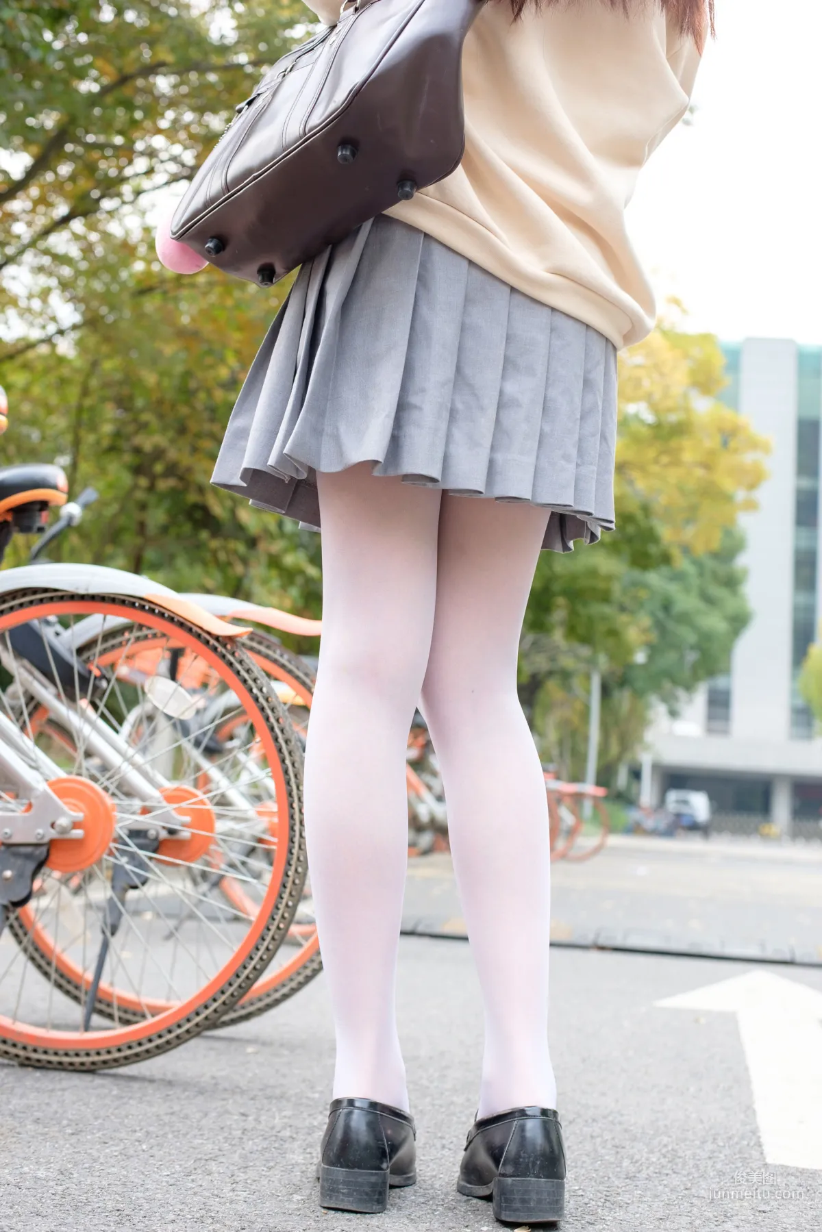 《户外白丝短裙》 [森萝财团] R15-040 写真集