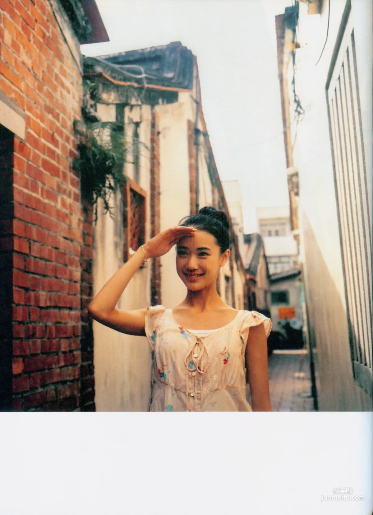 苍井优 『回転テーブルはむつかしい。』 写真集