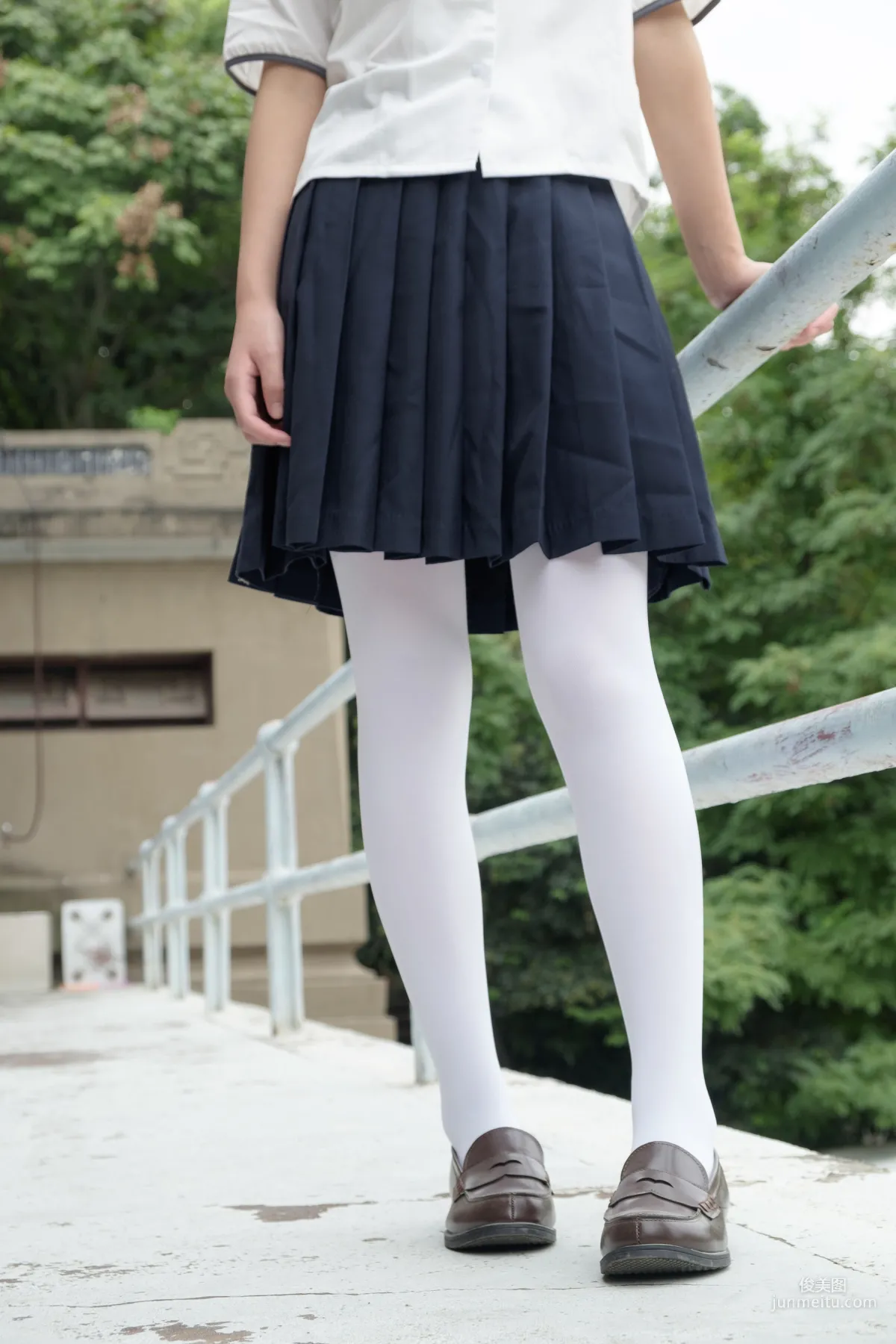 《户外白丝秀》 [森萝财团] R15-034 写真集