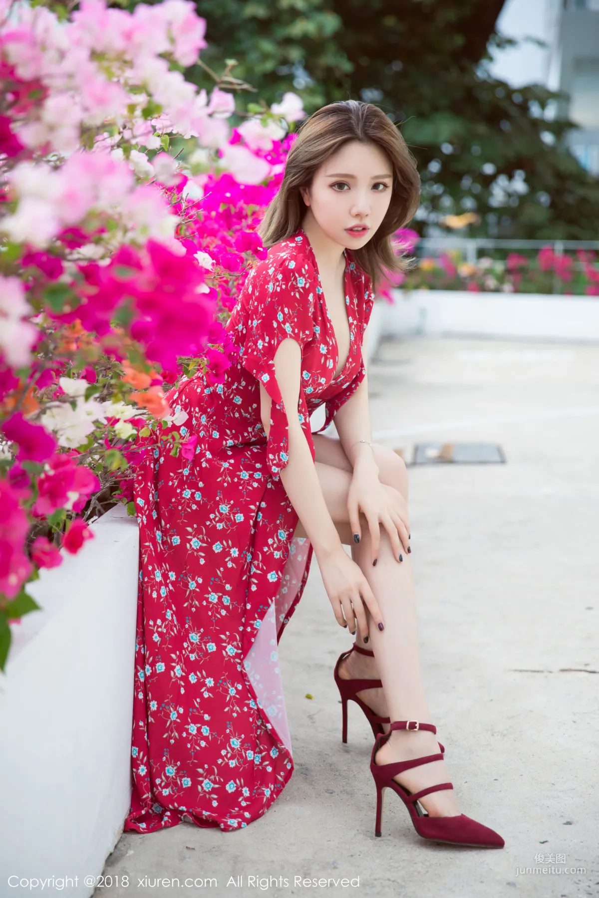 黄楽然《娇羞的长裙美腿女神》 [秀人XiuRen] No.1284 写真集