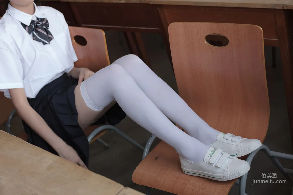 教室里的JK白丝少女 [森萝财团] [BETA-022] 写真集