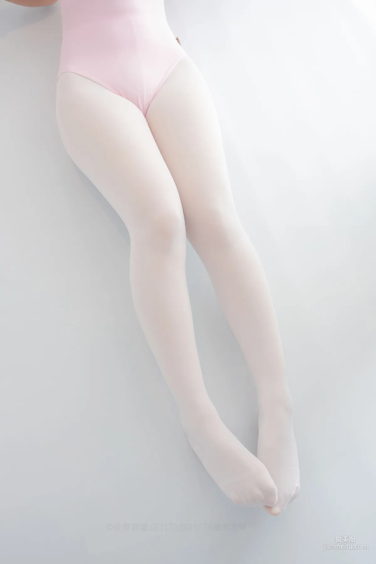 50D白丝练功服百合踩物 [森萝财团] [X-053] 写真集