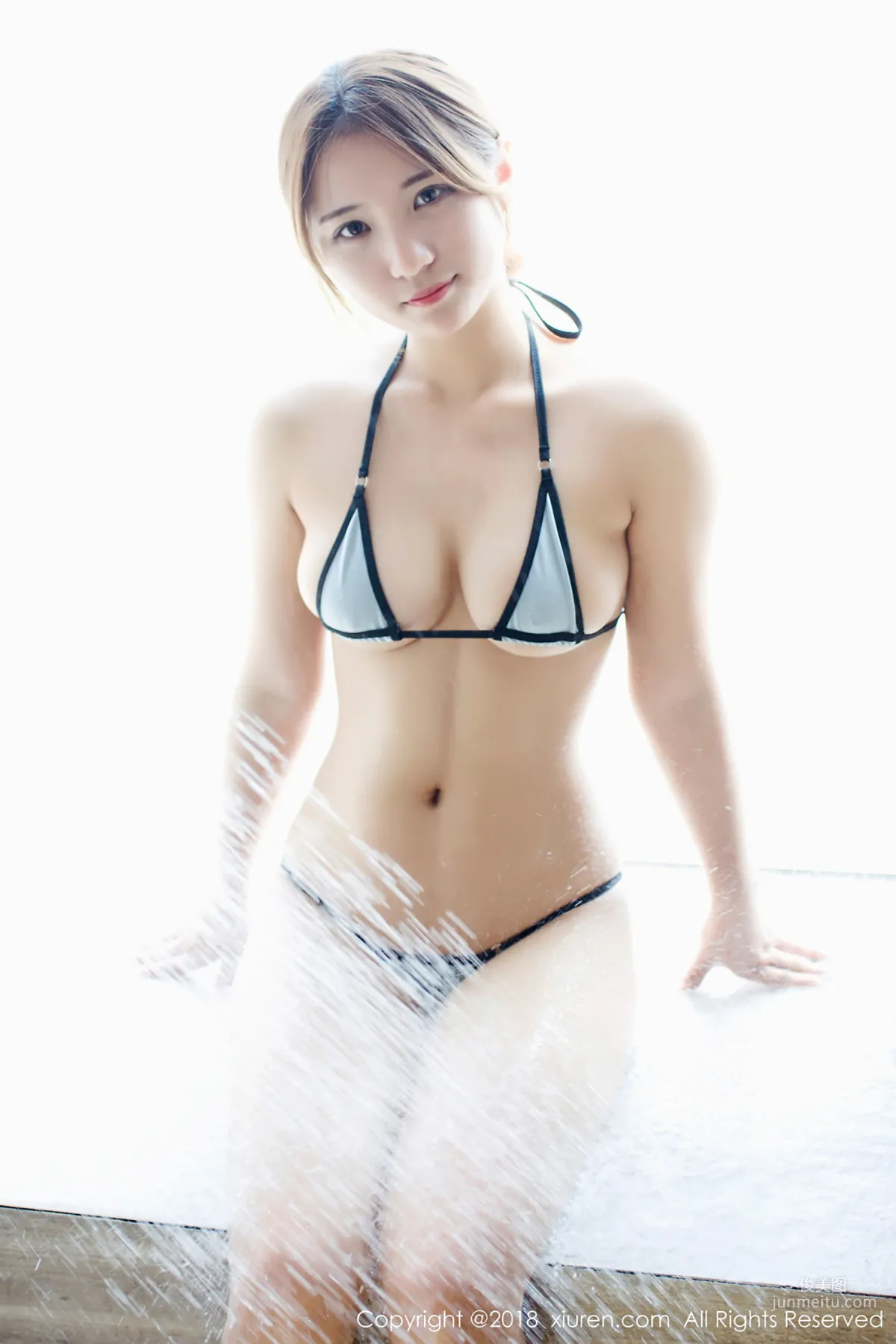 久久Aimee《蓝色比基尼 淋雨和黑色蕾丝女仆装》 [秀人XIUREN] No.1225 写真集