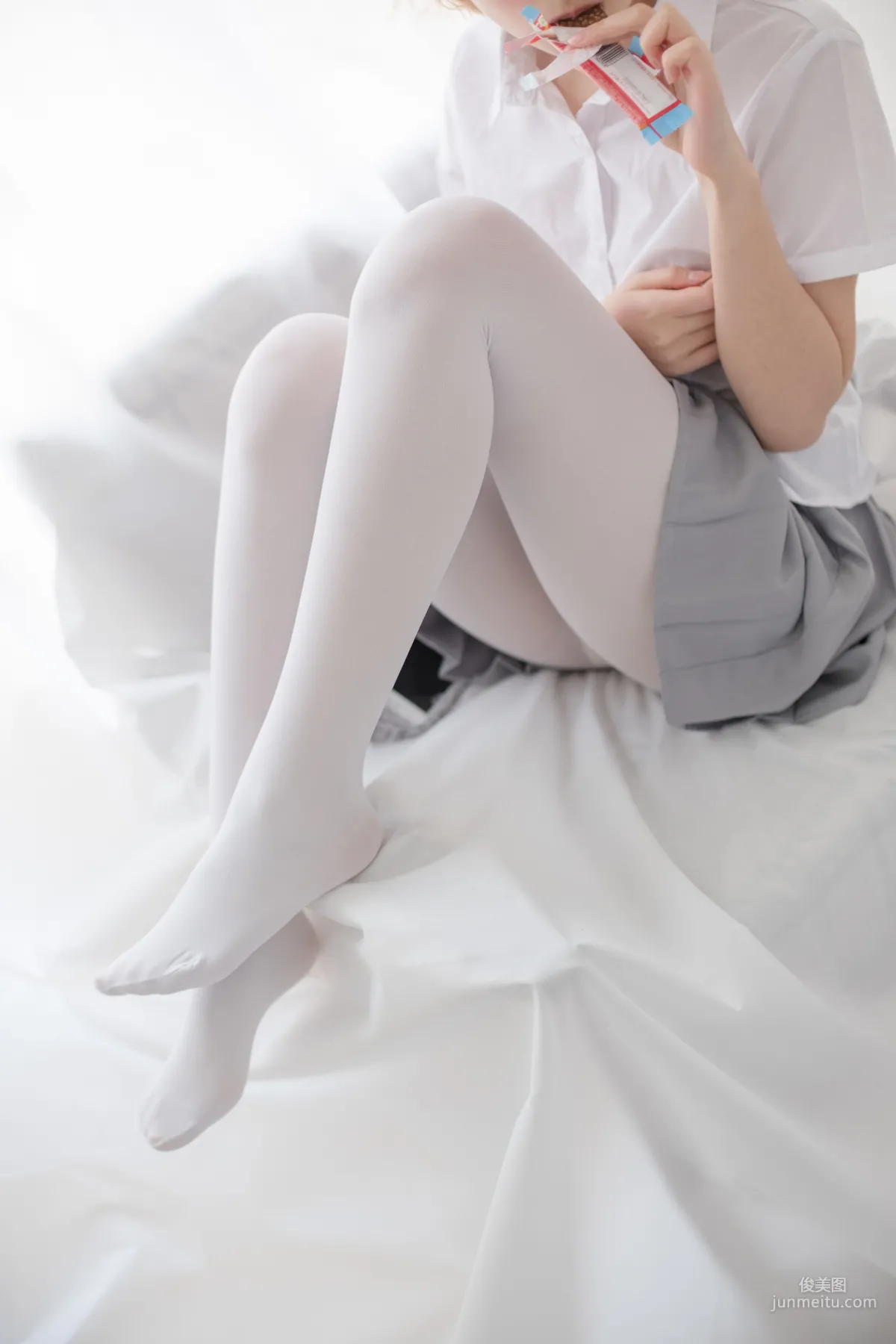 《白丝学妹休憩空间》 [森萝财团] R15-045 写真集