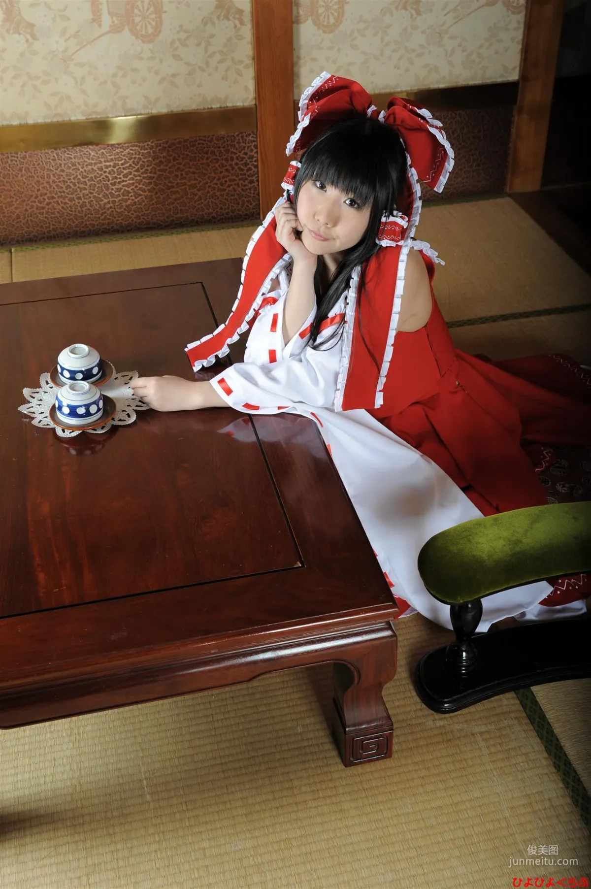 丹雫ひよ《東方Project》博麗霊夢 [HiyoHiyo Club] 写真集