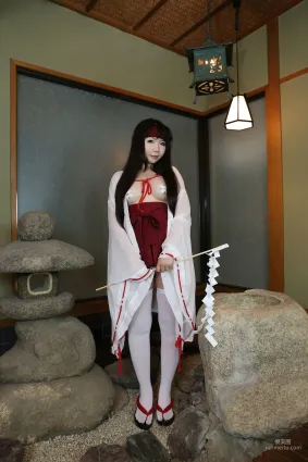 日暮りん(日暮玲) 巫女 [日暮企画] 写真集