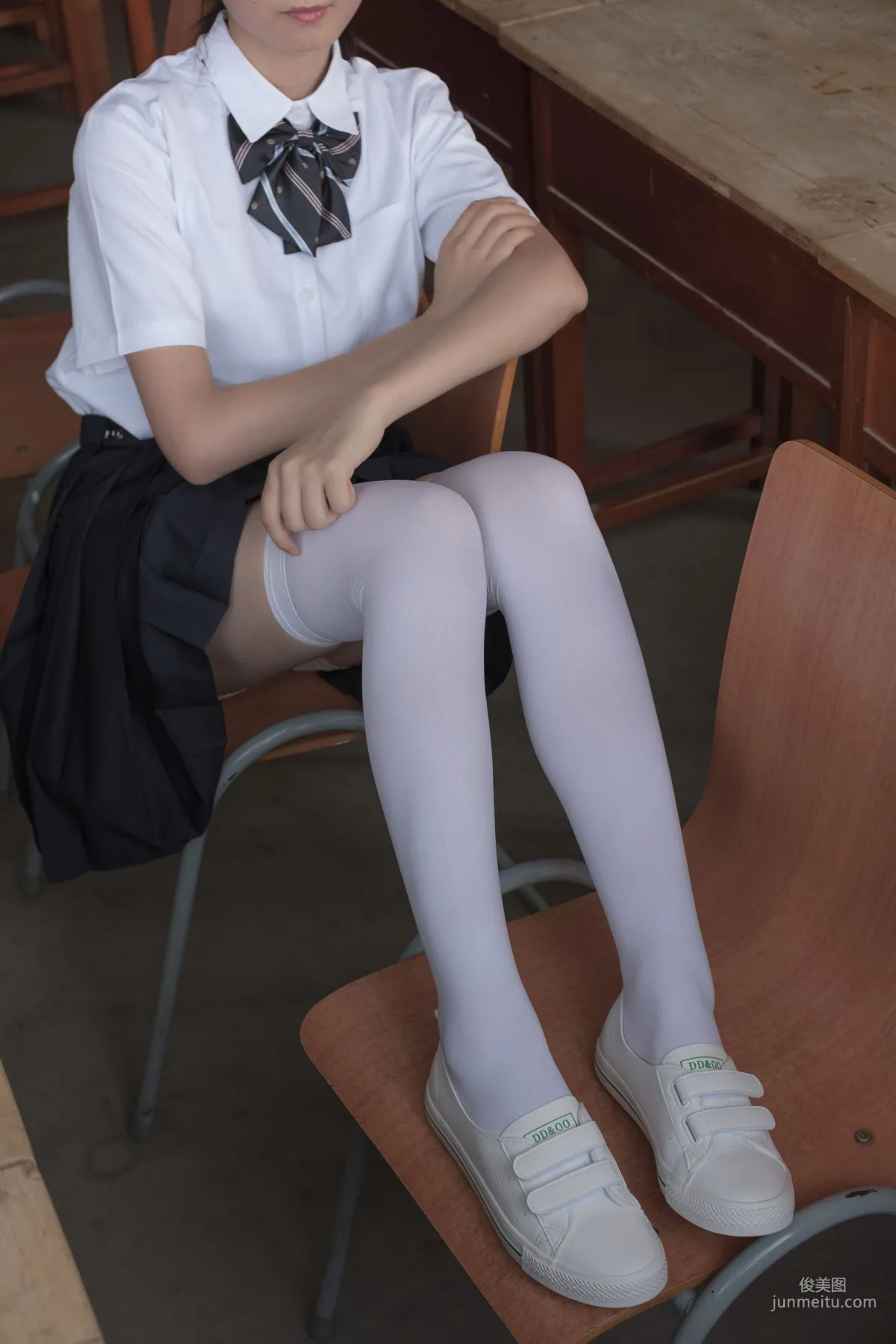教室里的JK白丝少女 [森萝财团] [BETA-022] 写真集