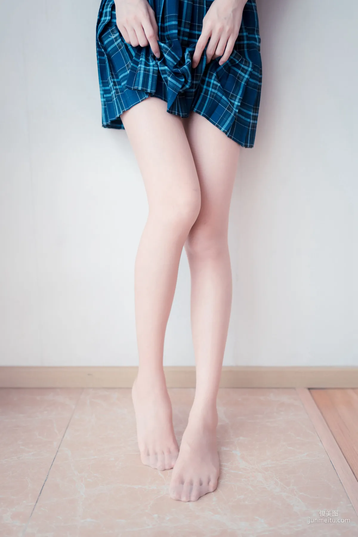[风之领域] NO.133 超薄肉丝格子裙 写真集