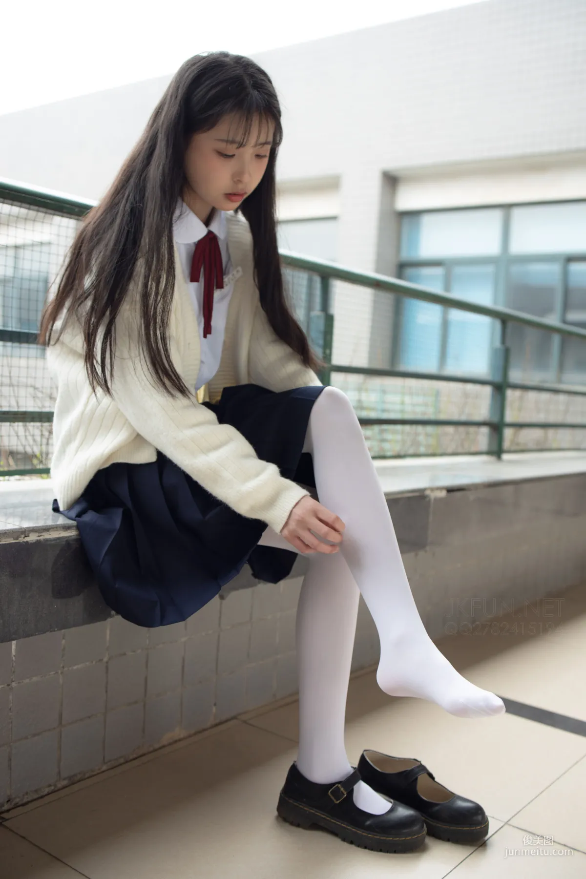 甜米《纯纯的白丝学妹》 [森萝财团] JKFUN-001 萝莉丝袜写真集