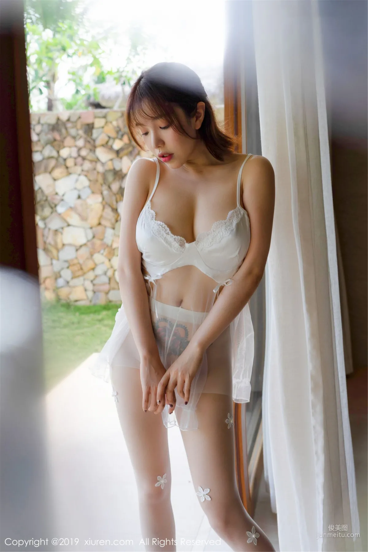 黄楽然《轻薄透视的婚纱下搭配朦胧丝袜》 [秀人XIUREN] No.1578 写真集