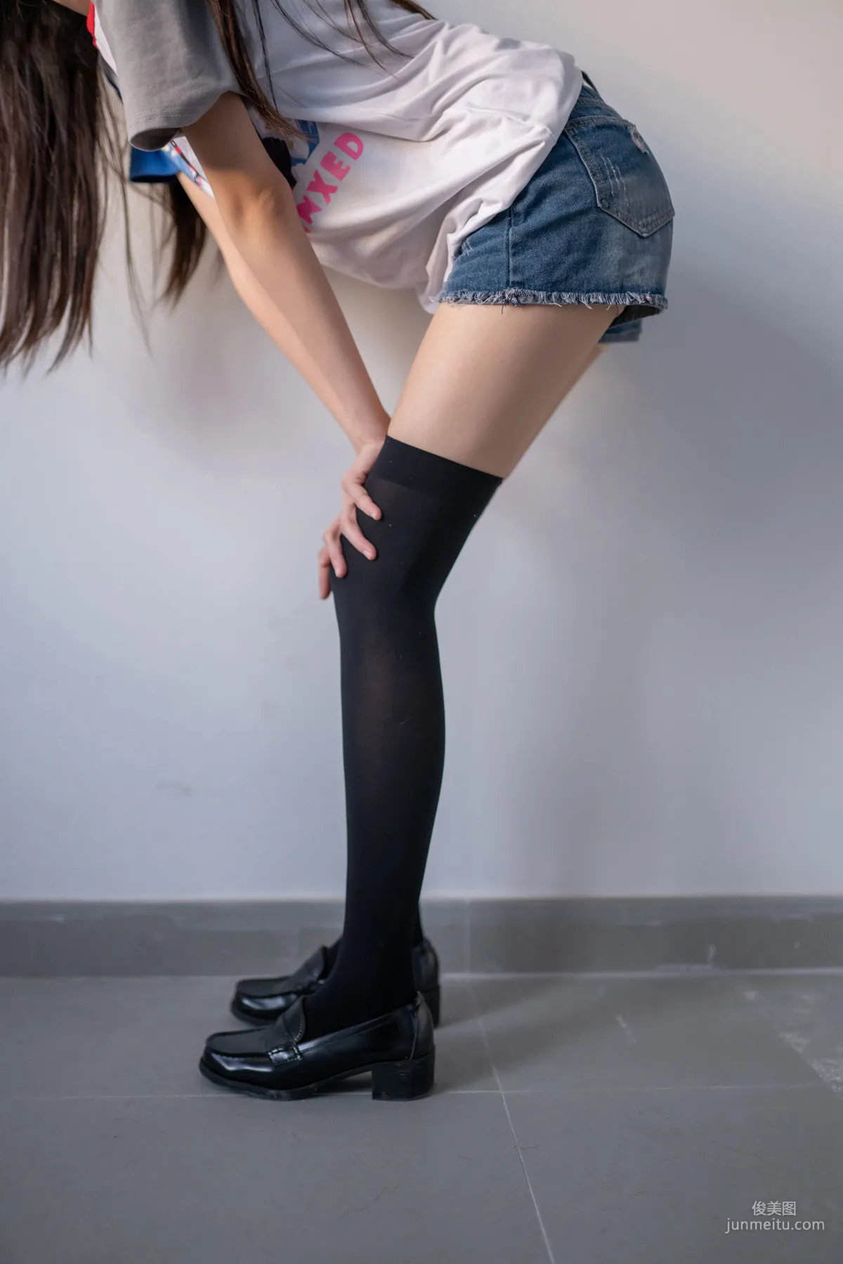 [风之领域] NO.113 黑丝牛仔短裤小蛮腰 写真集