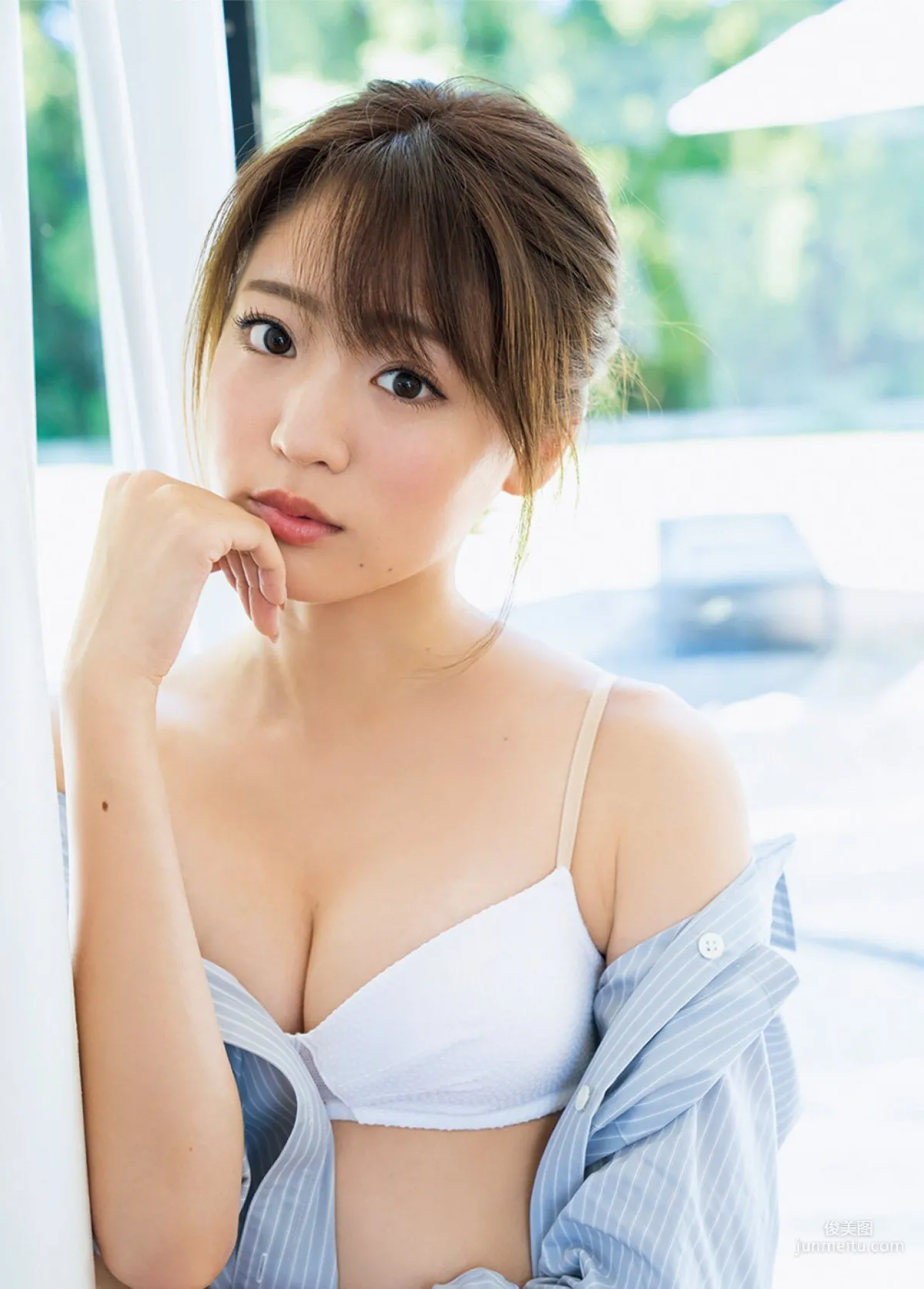 [FRIDAY] 志田友美 《夢みるアドレセンス ビキニで魅せた「最強美脚」》写真