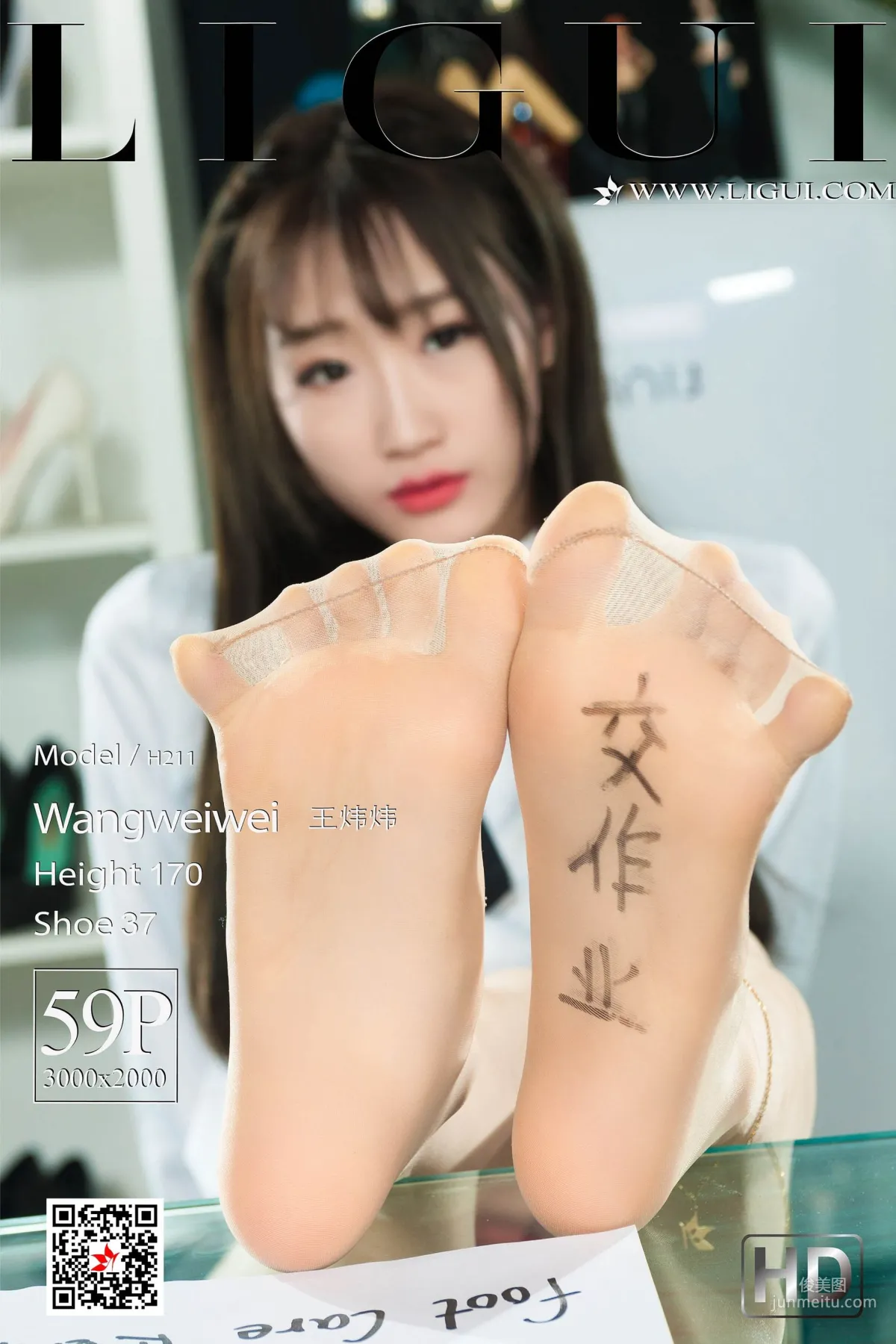王炜炜《交作业》 [丽柜Ligui] 美腿丝足写真集