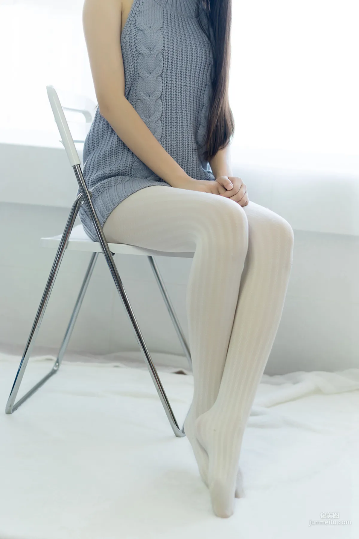 [风之领域] NO.086 性感露背毛衣厚白丝 写真集