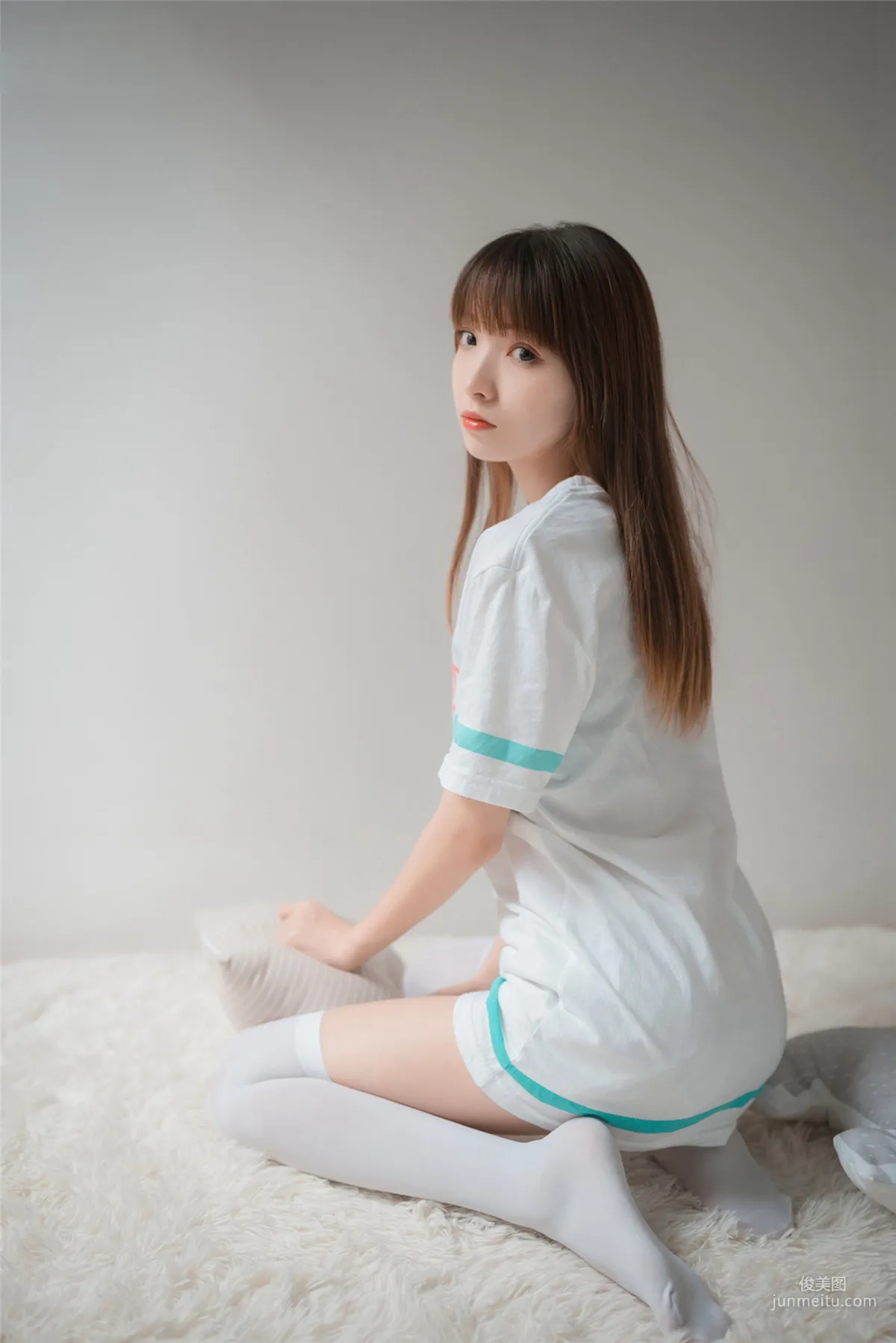[风之领域] NO.067 白丝长袜绝对领域 写真集