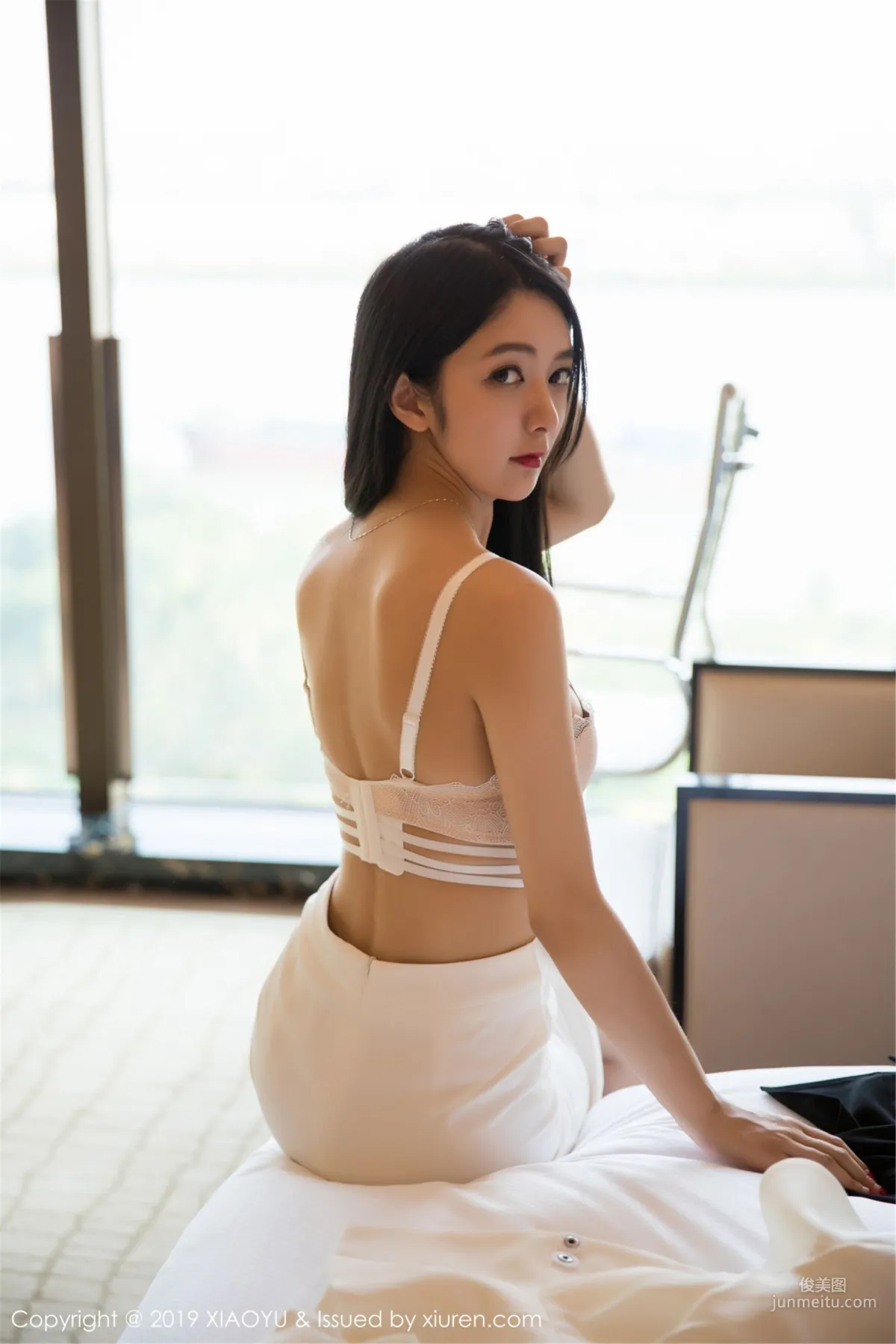 Angela喜欢猫《隐约之下的丝袜美腿玉足》 [语画界XIAOYU] Vol.052 写真集