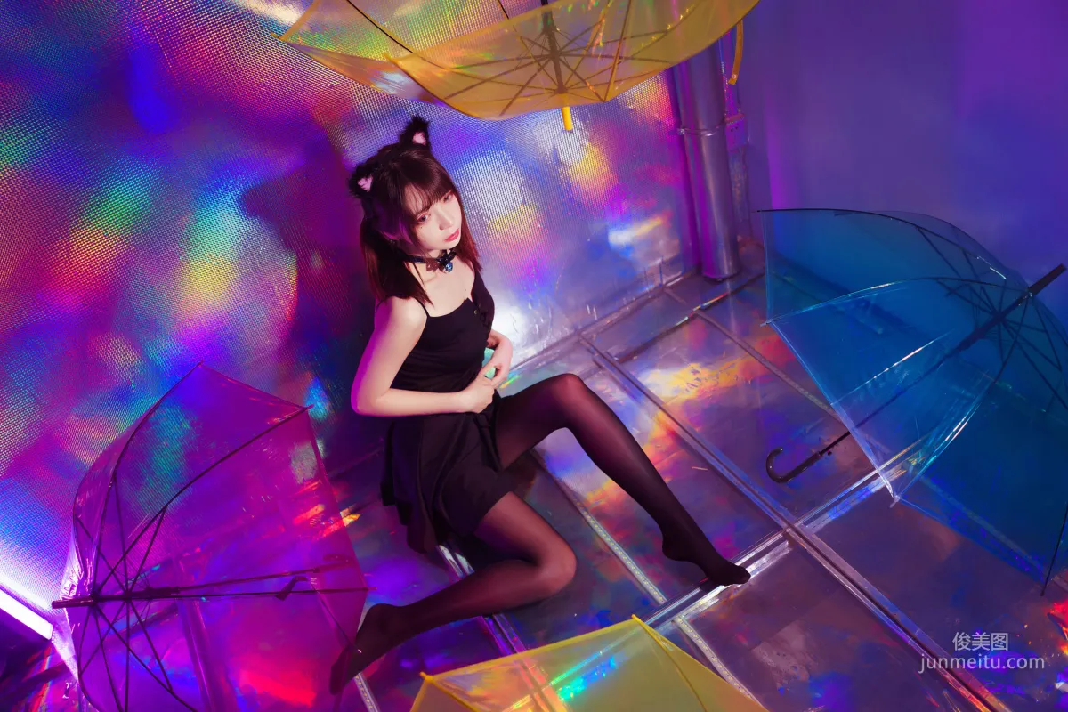 疯猫ss《丝袜狂想曲(光)》 [萝莉COS] 写真集