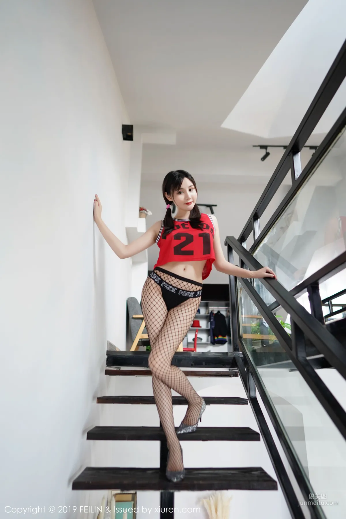 Celina青妍《肌肤娇嫩胜雪》 [嗲囡囡FEILIN] VOL.206 写真集