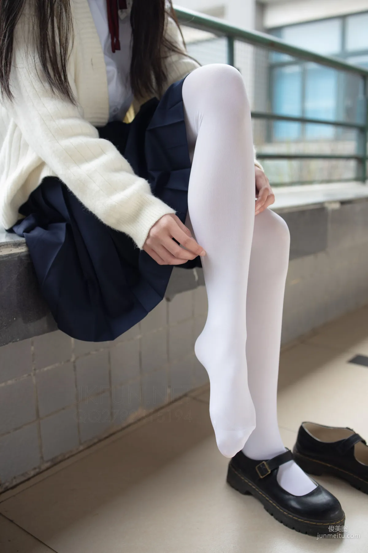 甜米《纯纯的白丝学妹》 [森萝财团] JKFUN-001 萝莉丝袜写真集