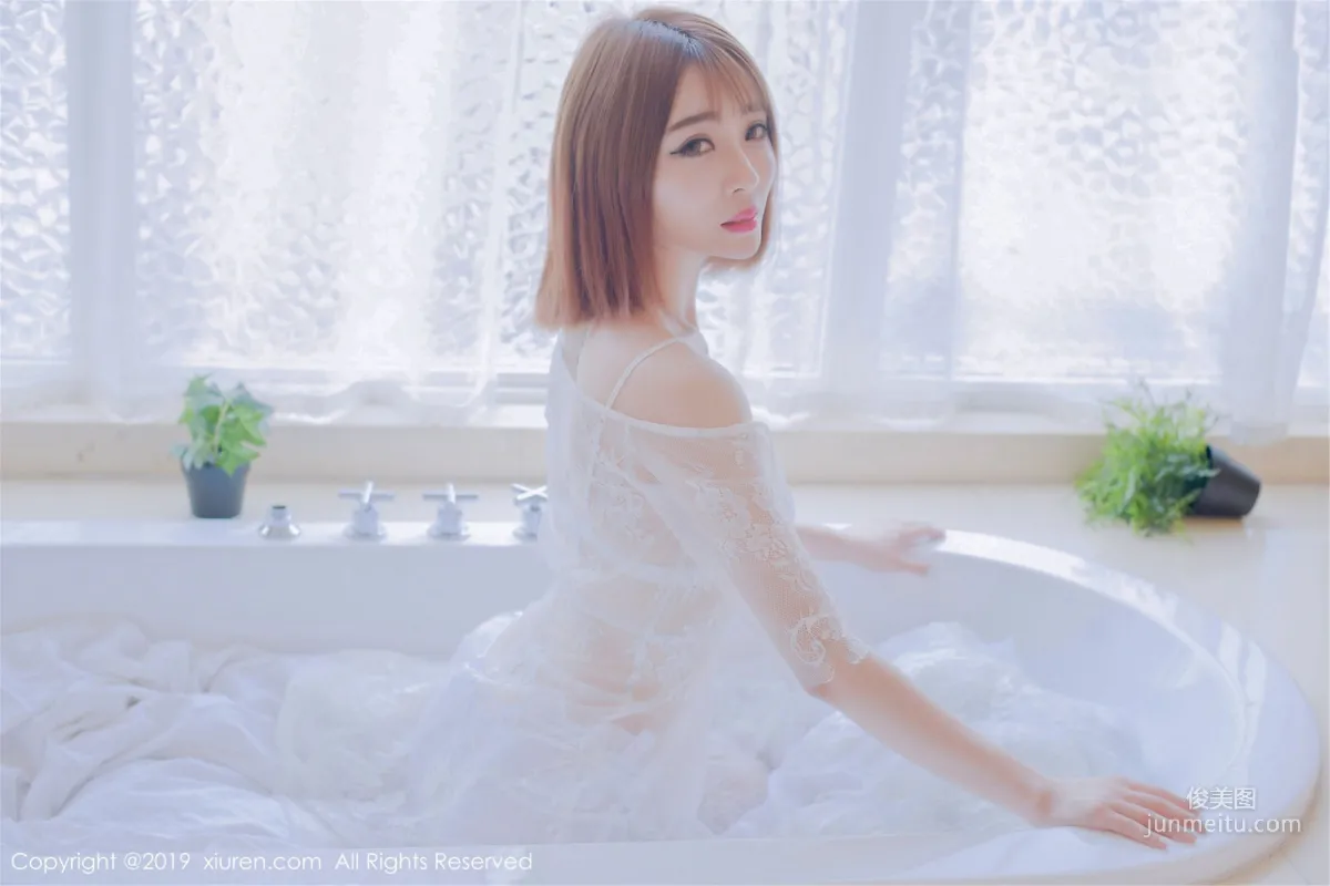 凌萍儿《邻家女孩的感觉温柔宁静》 [秀人XIUREN] No.1406 写真集