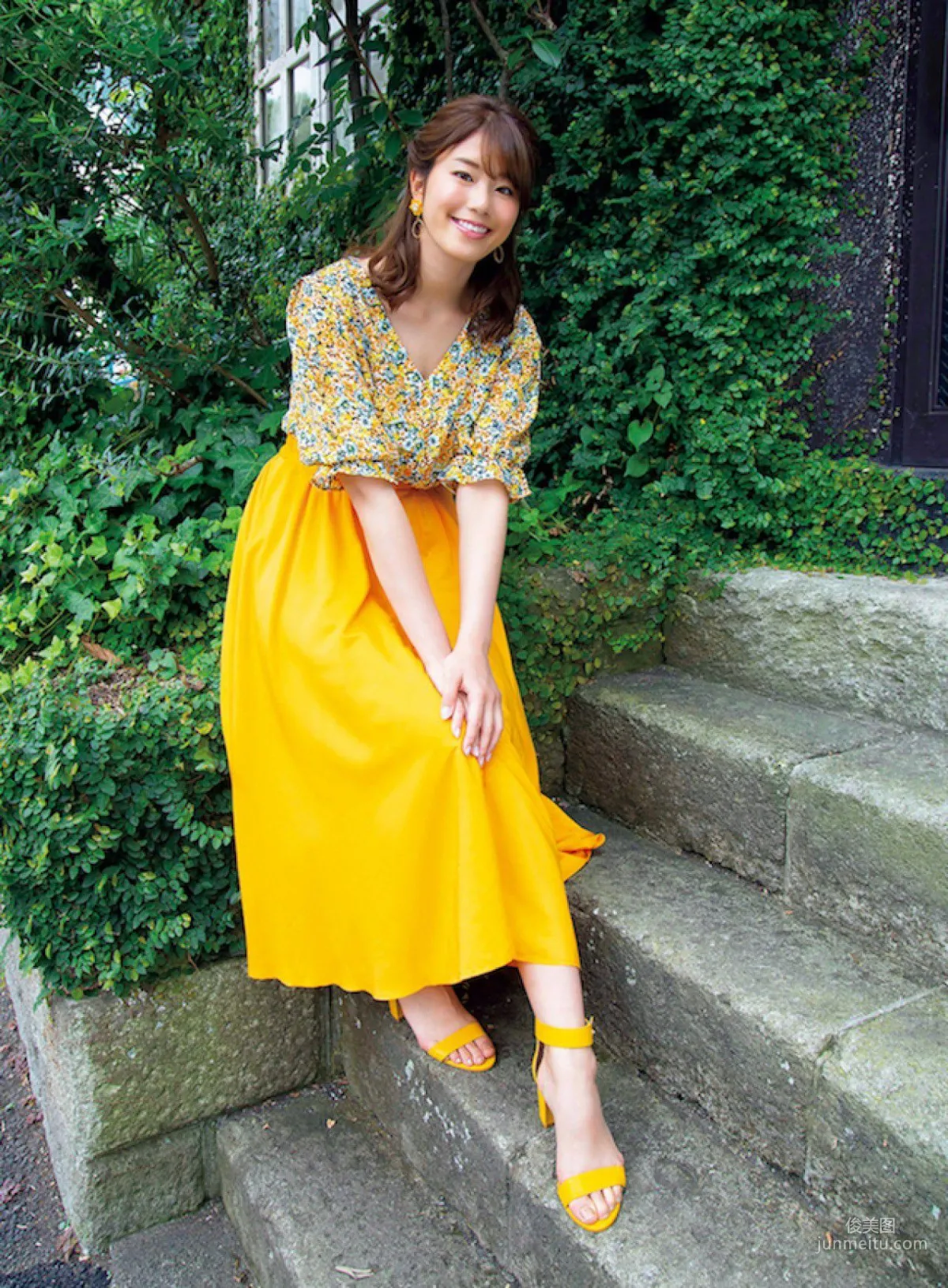 [FRIDAY] 稲村亜美 《グラビア復活「神ボディ」》写真