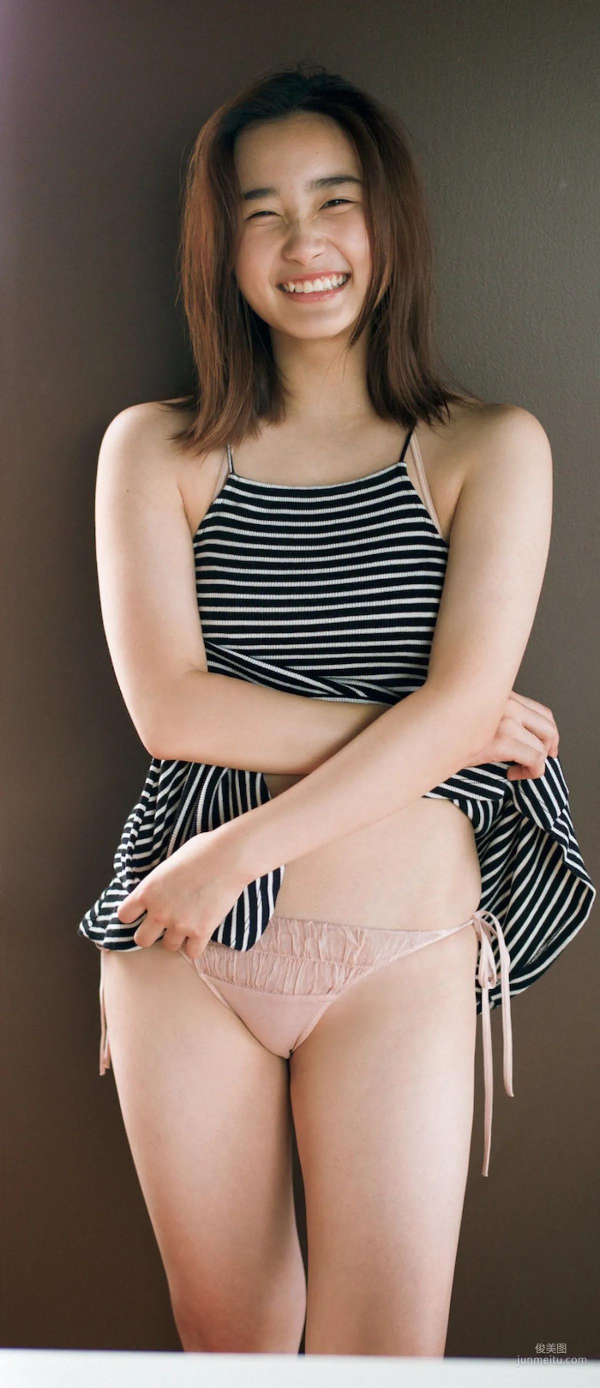 [FRIDAY] 安倍乙《美少女ビキニ「石原さとみに似てるよね」》写真