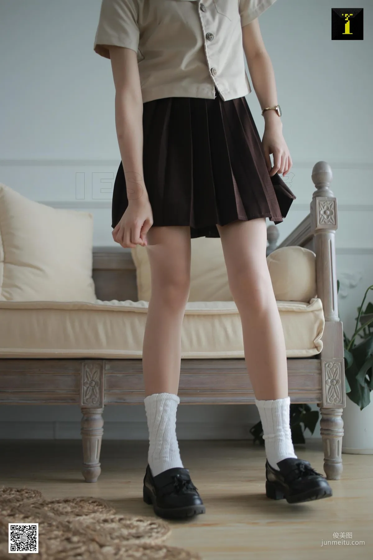 模特小衫 《小衫初尝JK棉袜》 [IESS异思趣向] 美腿丝足写真集