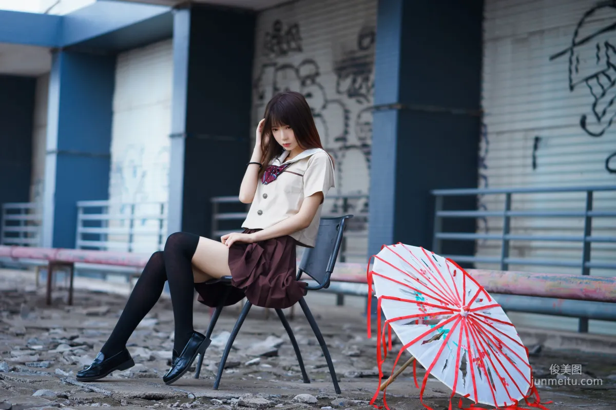 疯猫ss《丝袜狂想曲(伞)》 [萝莉COS] 写真集