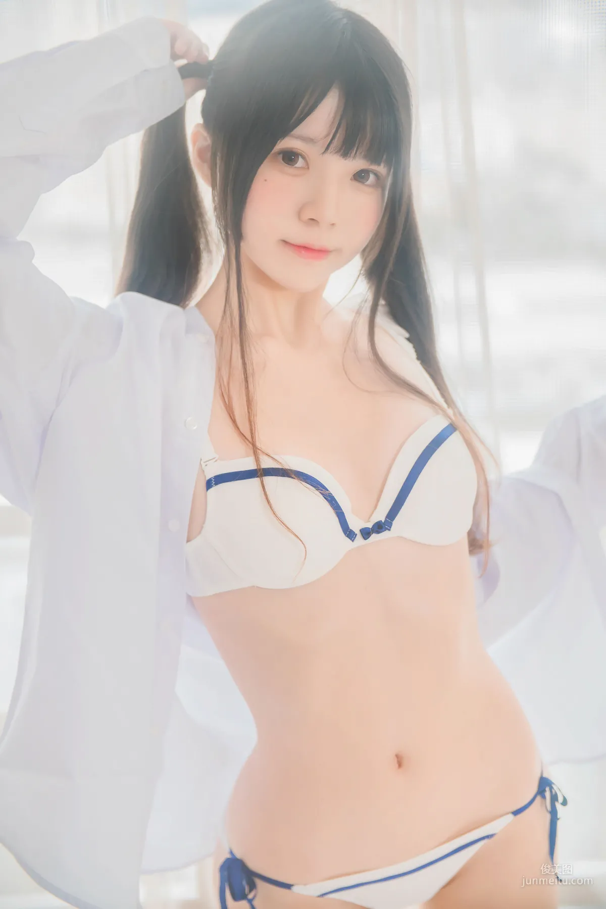 桜桃喵 《白衬衫双马尾》 [萝莉COS] 写真集