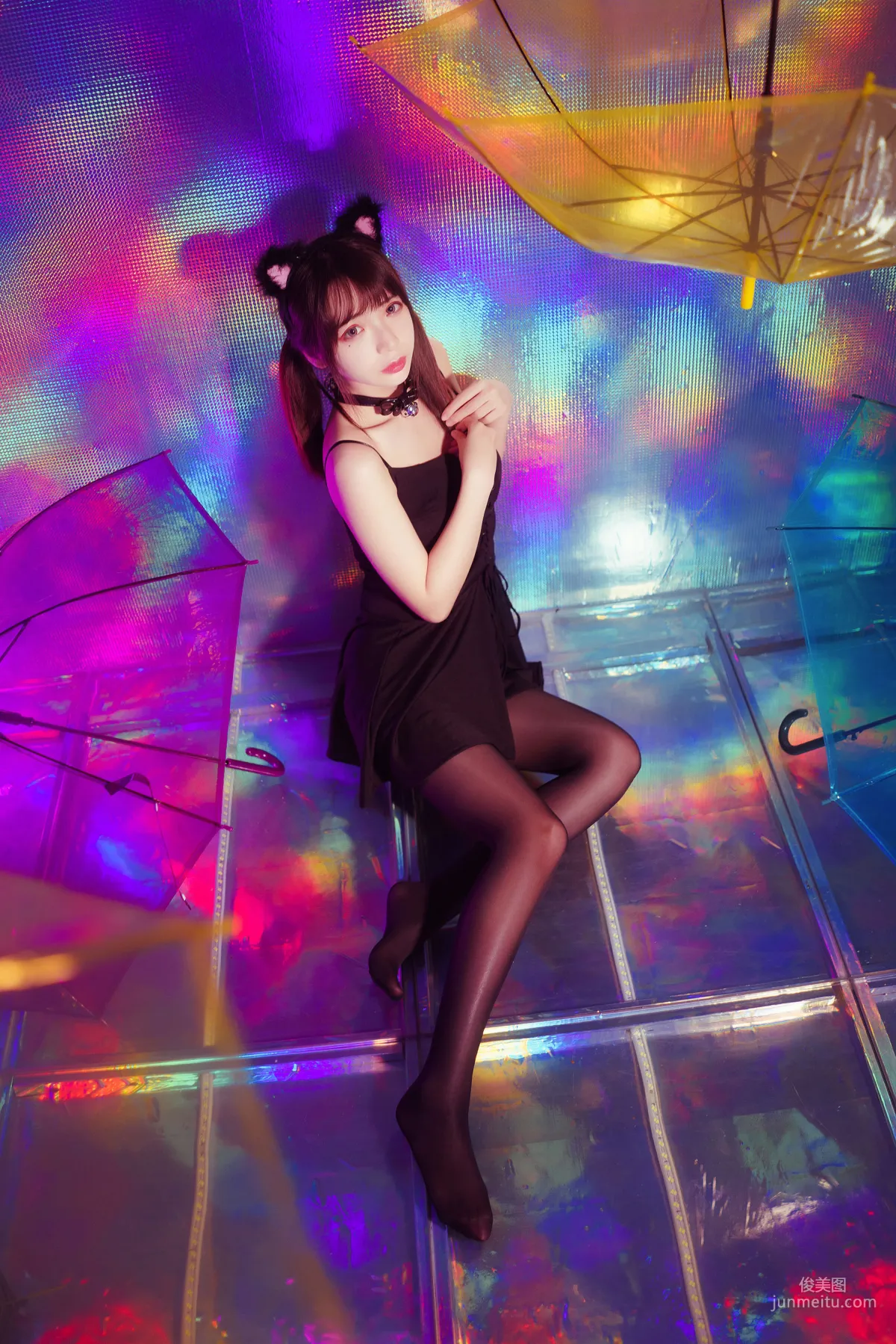 疯猫ss《丝袜狂想曲(光)》 [萝莉COS] 写真集