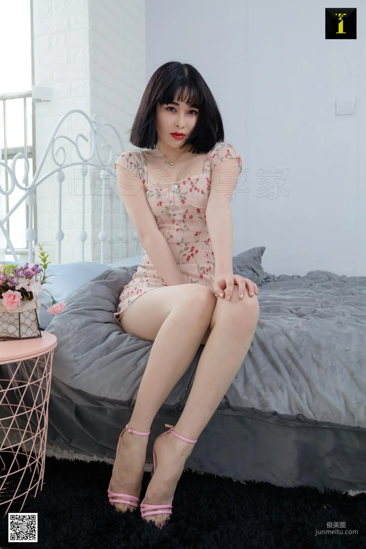 喵姐 《粉红色的喵》 [IESS一千零一夜] 美腿丝足写真集