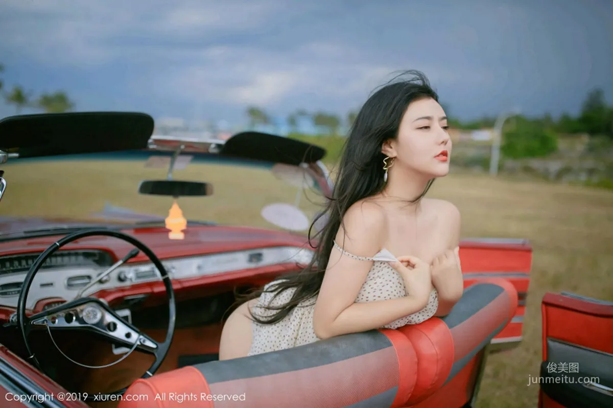 Manuela玛鲁娜《复古车外拍下的无可比拟美臀》 [秀人XIUREN] No.1463 写真集
