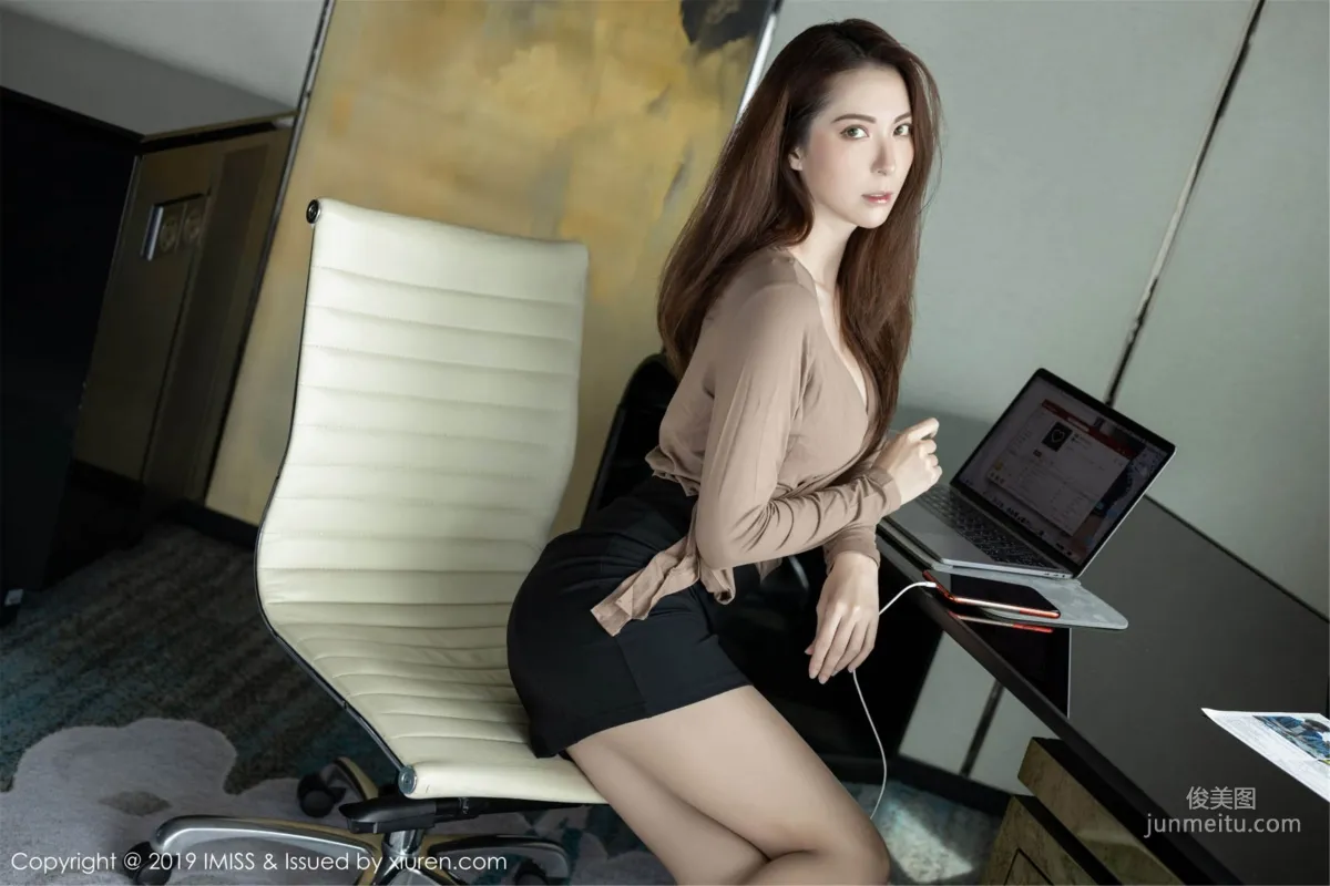 陈良玲Carry《性感丝袜美腿》 [爱蜜社IMiss] Vol.354 写真集