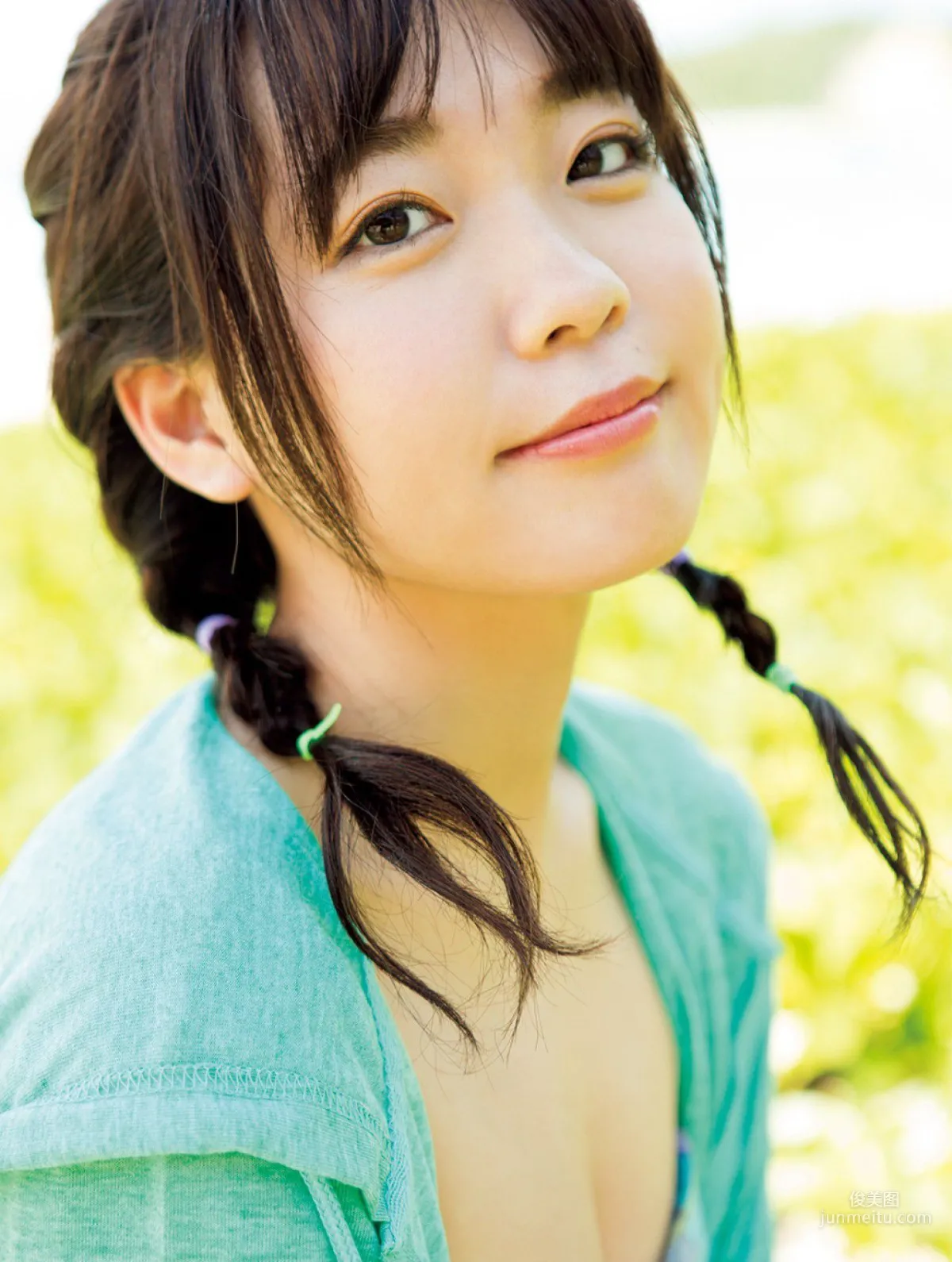 [FRIDAY] 《斉藤朱夏 22歳の初水着 人気大爆発声優の秘蔵カットを独占公開》写真