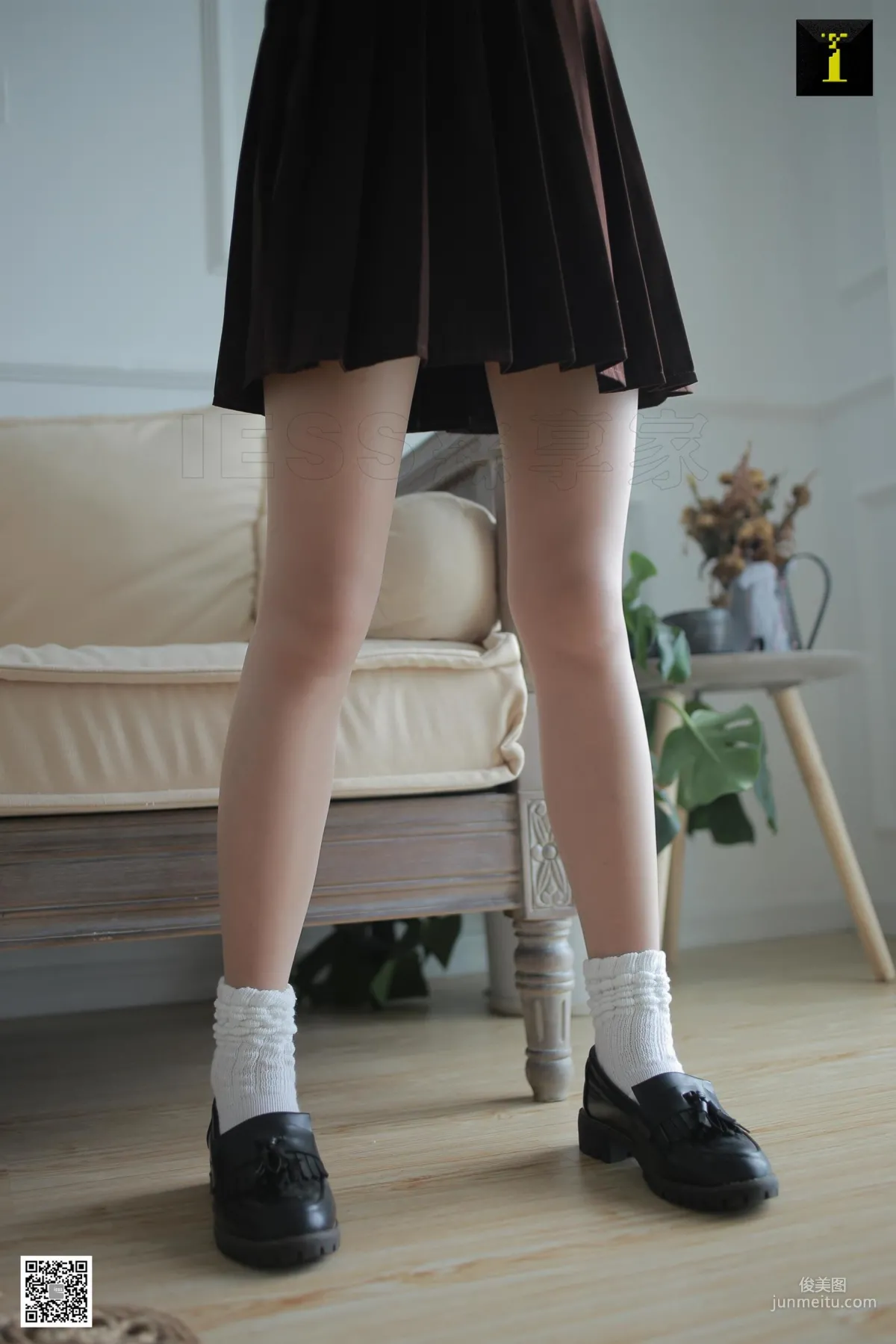 模特小衫 《小衫初尝JK棉袜》 [IESS异思趣向] 美腿丝足写真集
