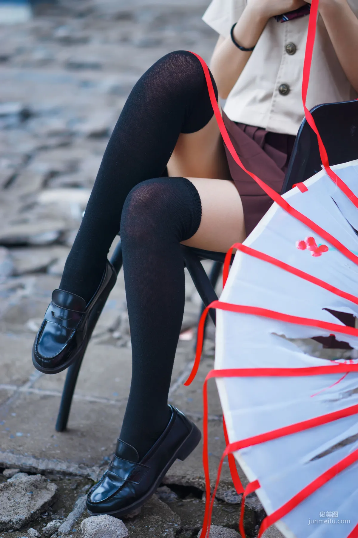 疯猫ss《丝袜狂想曲(伞)》 [萝莉COS] 写真集