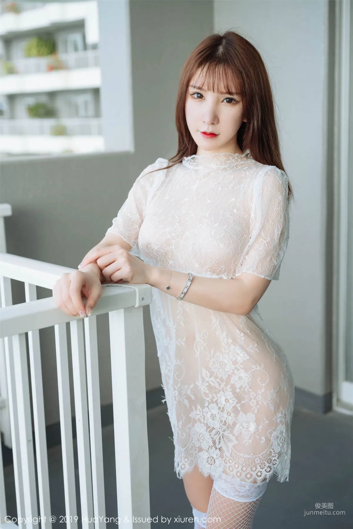 周于希Sandy《精致的镂空内衣与蕾丝网袜》 [花漾HuaYang] Vol.169 写真集