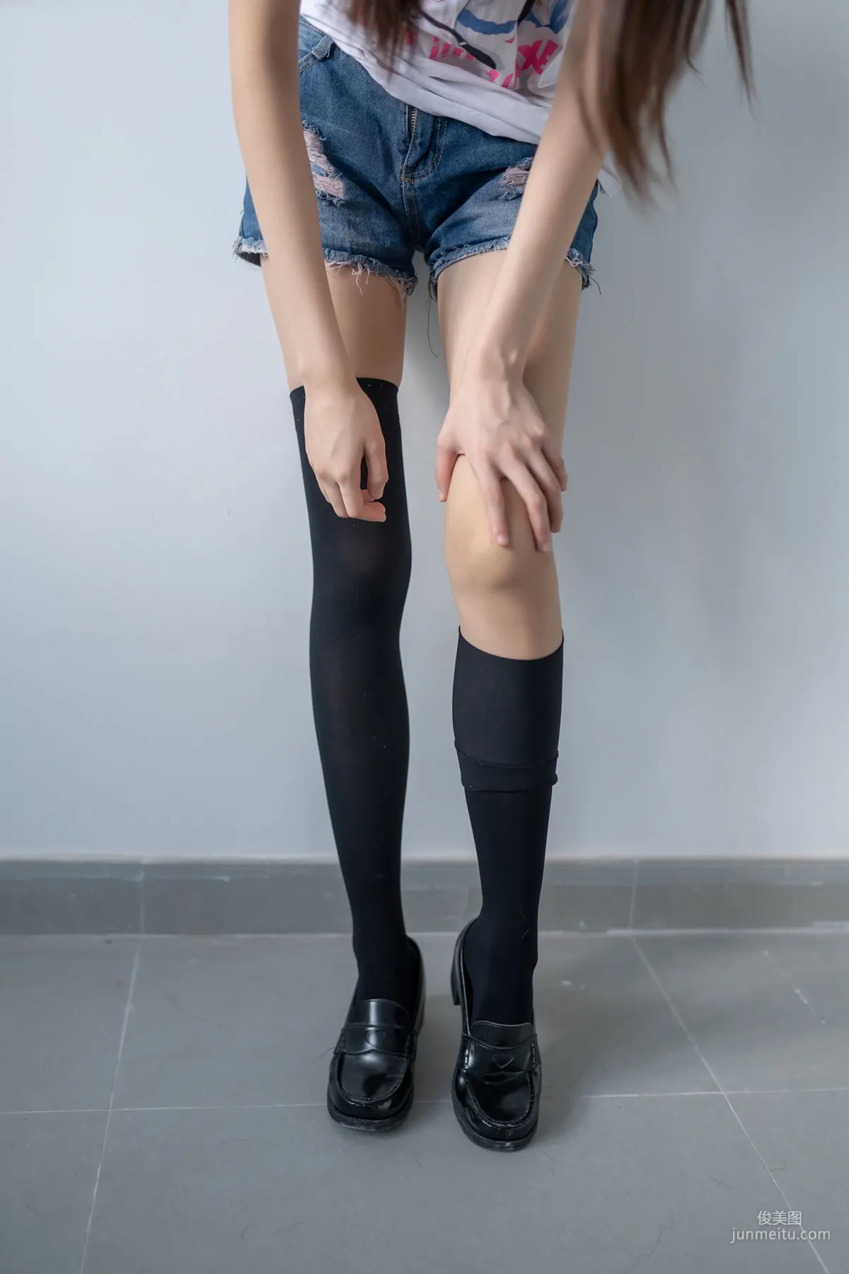 [风之领域] NO.113 黑丝牛仔短裤小蛮腰 写真集