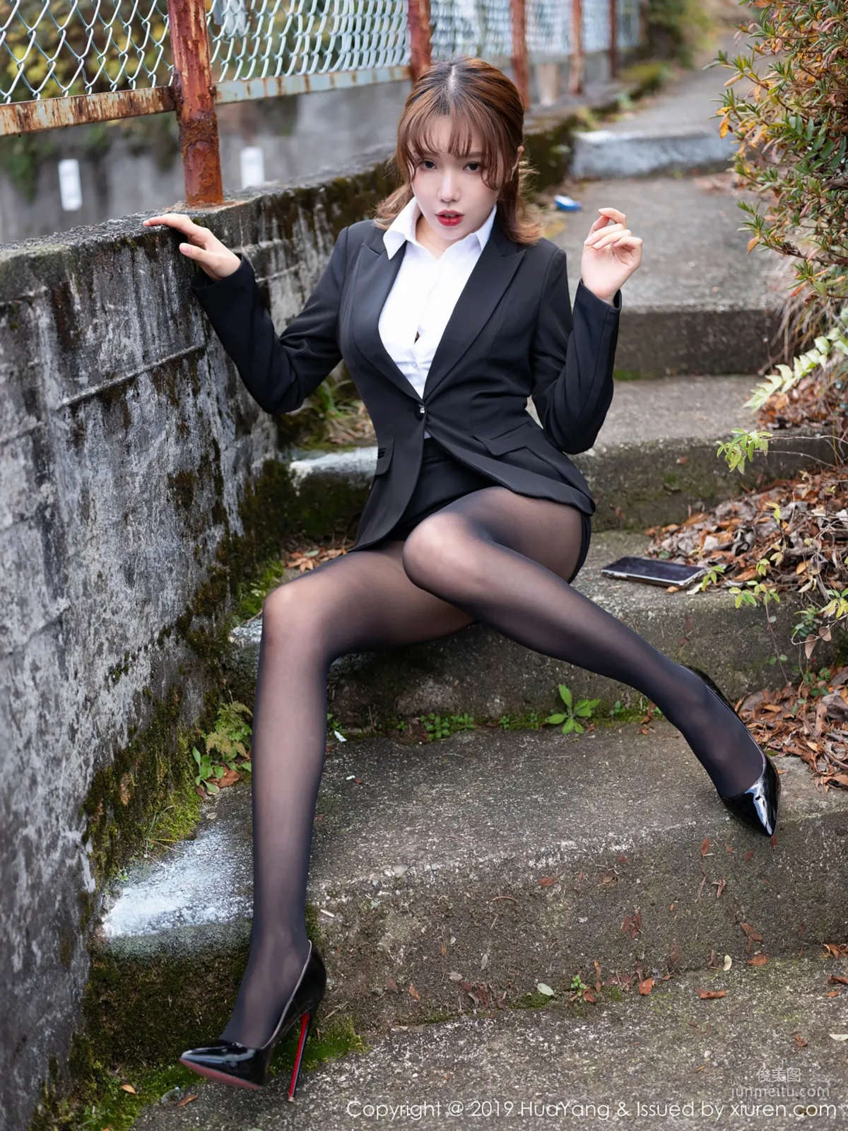 黄楽然《情趣网衣+兔女郎+制服黑丝OL系列》 [花漾HuaYang] Vol.113 写真集
