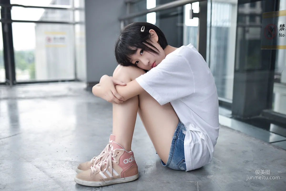 [风之领域] NO.100 眼镜妹妹超短牛仔美腿 写真集