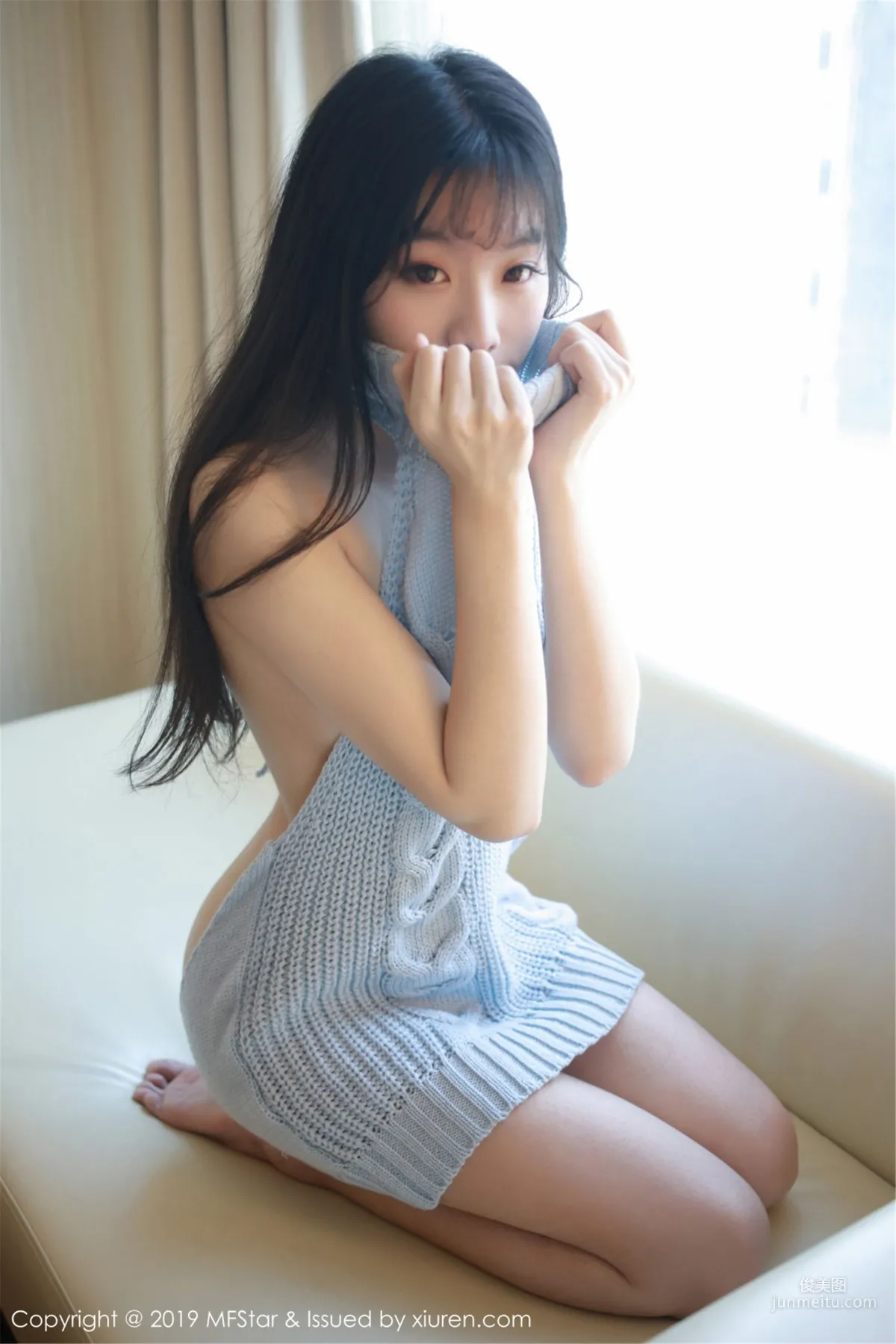 草莓兔兔《开背毛衣下雪白肌肤的少女娇躯》 [模范学院MFStar] Vol.189 写真集