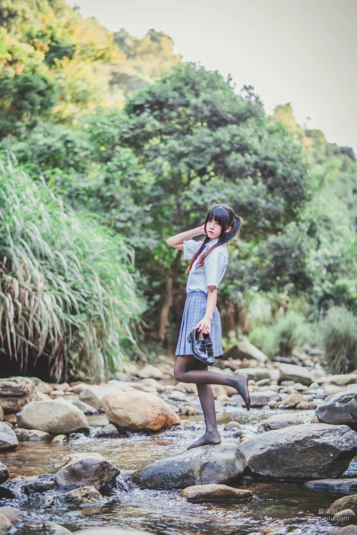 桜桃喵《校服少女COSPLAY湿身系列》 [萝莉COS] 写真集
